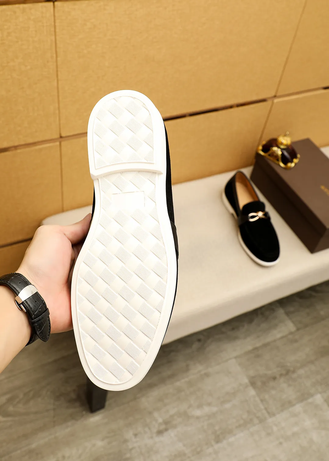Men's men's shoes 💰580 💐Bottega Venetta [BV] Hong Kong - counter synchronization 🔥Summer new models are popular on the official website! Original 1⃣:1⃣ production✊💯💯, top-quality original product, exclusive first release, carefully crafted, full of European flavor, gentleman style, upper material, imported top layer frosted cowhide, cowhide leather lining, imported original outsole, comfortable and wear-resistant. 4 colors available! Code number: 39-44 (38.45.46🉑️customized)